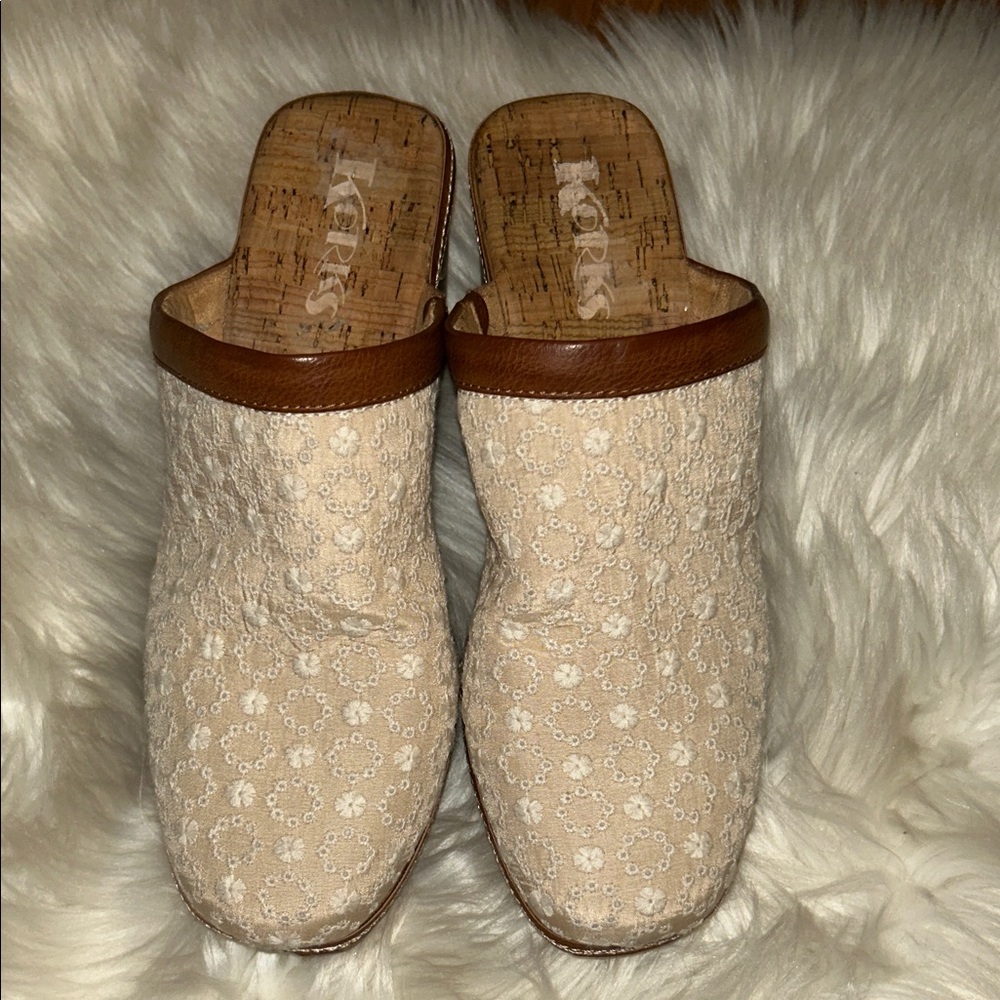 Kork’s Tan and Cream Lace Eyelet Mules size 9
